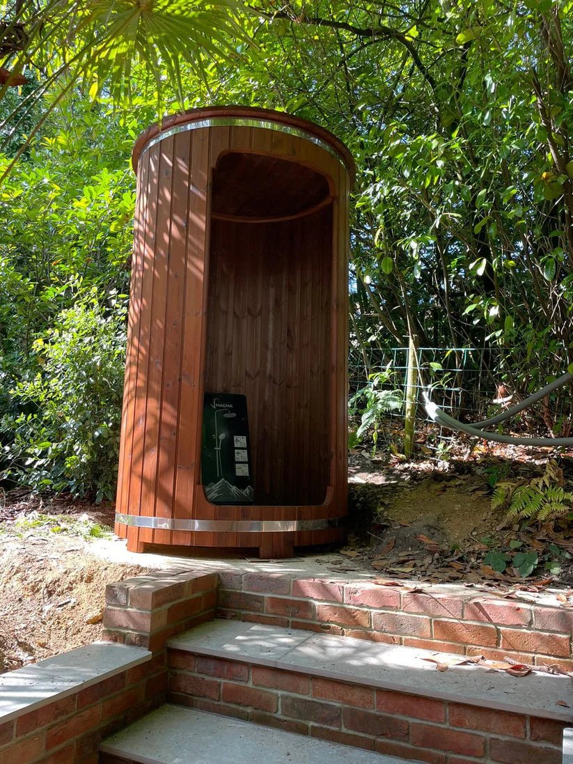 Duche de Barril ao ar livre em madeira.